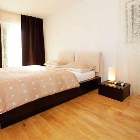 Apartment Bol A6 With Pool From 45 Eur Per Person Kültér fotó