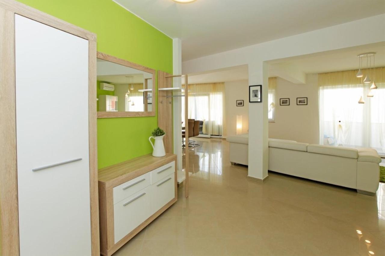 Apartment Bol A6 With Pool From 45 Eur Per Person Kültér fotó