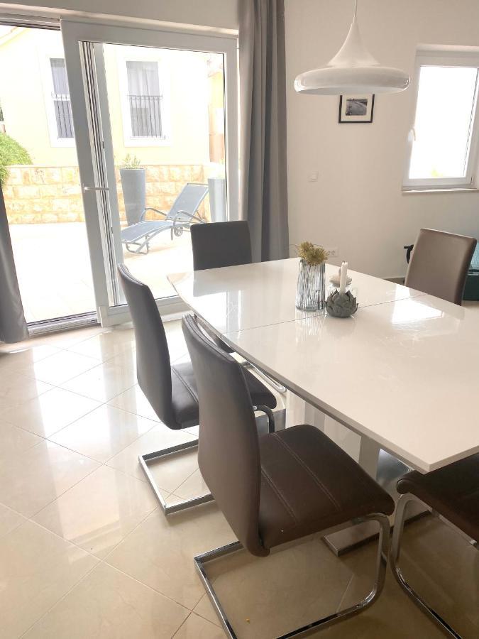 Apartment Bol A6 With Pool From 45 Eur Per Person Kültér fotó